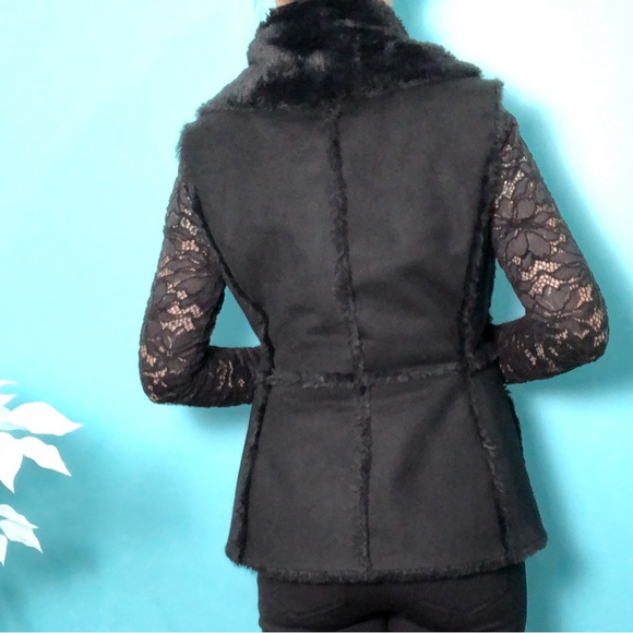 ⭐️NEW⭐️White House Black Market (WHBM) Black Faux Suede Vest - Picture 3 of 10